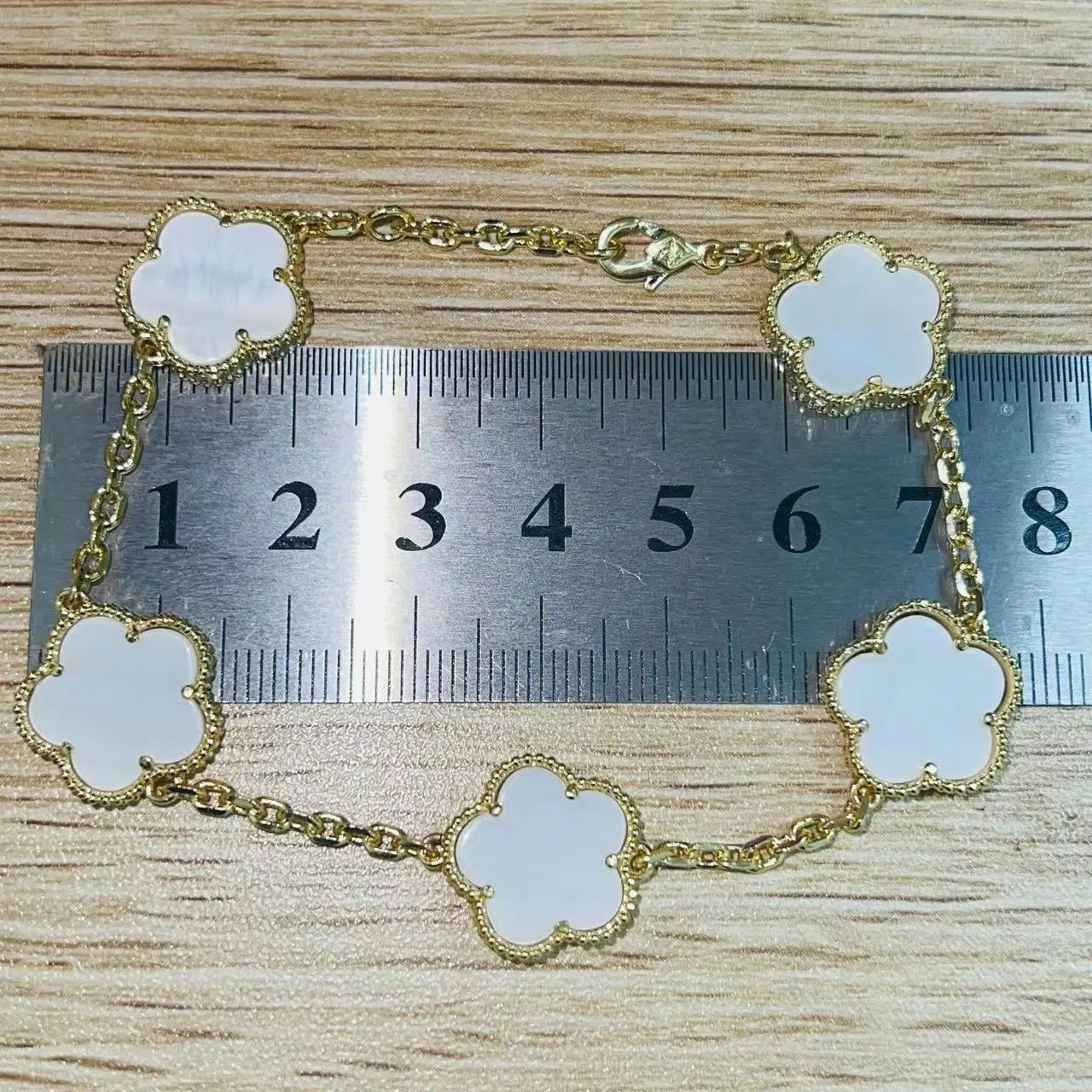 Women Four-leaf Clover Stone Bracelet Five-leaf Flower Natural Shell Bracelet Luxury High Quality Wear Bouton Pression  Jewelry